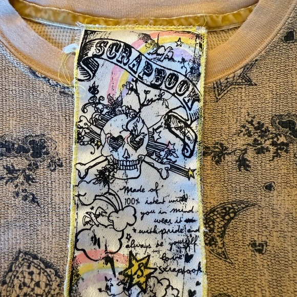 Scrapbook Beige Shirt with Black and Yellow Graphic - Picture 12 of 16